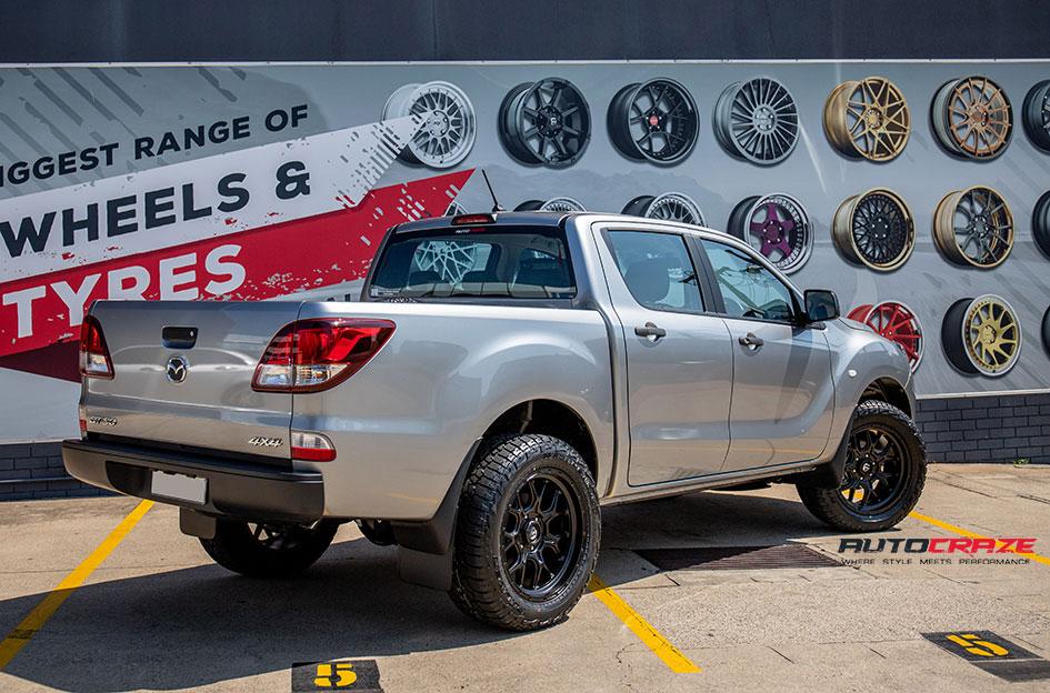 MAZDA BT 50 TECH MATTE BLACK